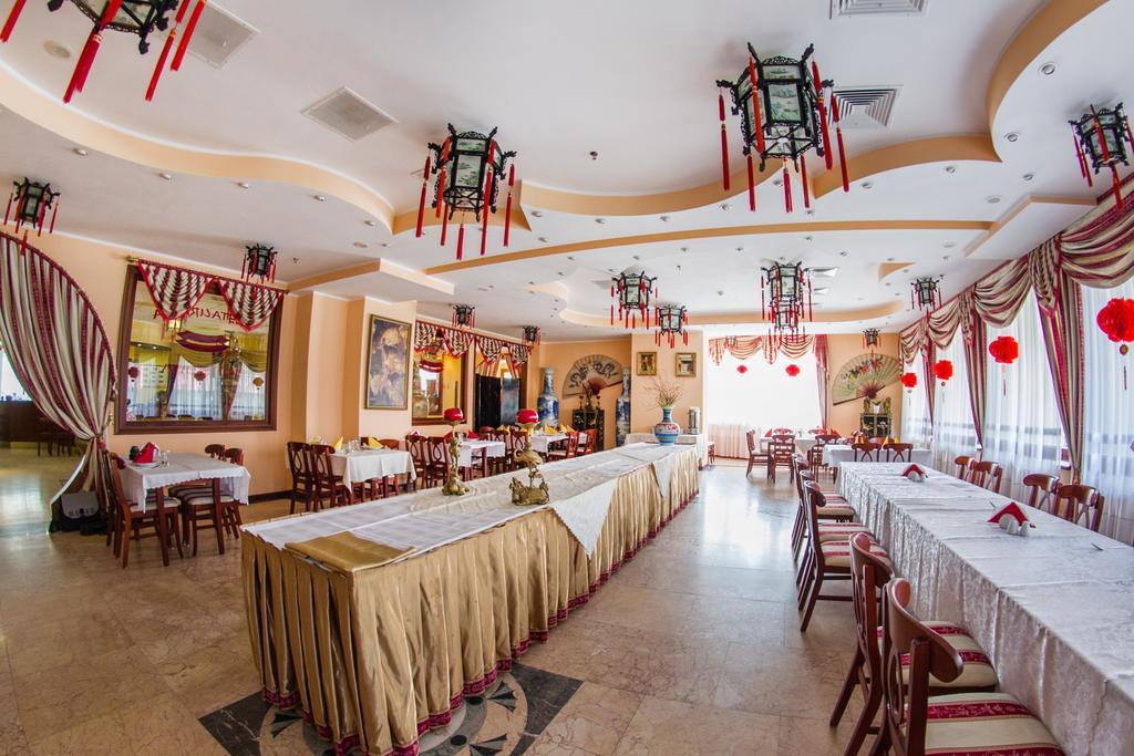 Hotel Pekin Wladyslawowo Ngoại thất bức ảnh