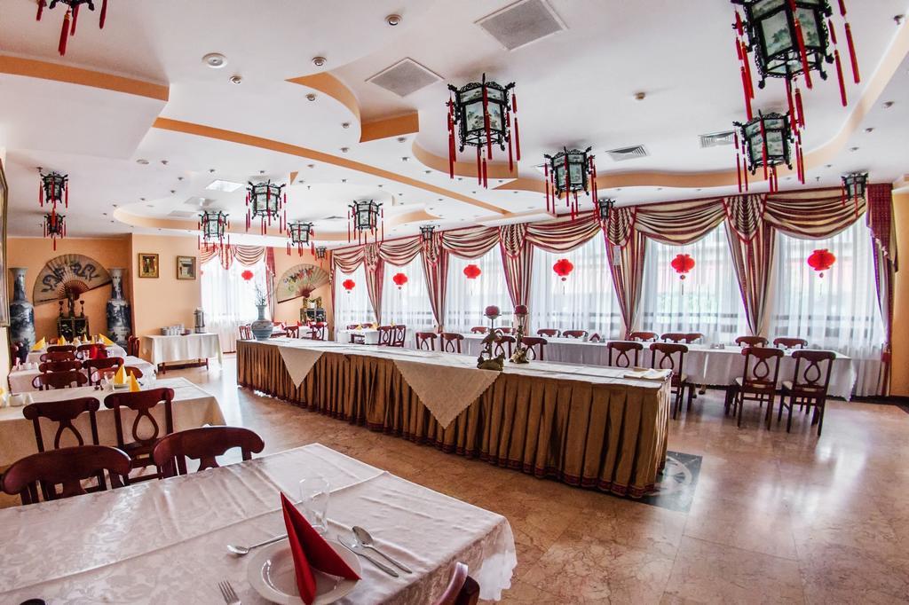 Hotel Pekin Wladyslawowo Ngoại thất bức ảnh
