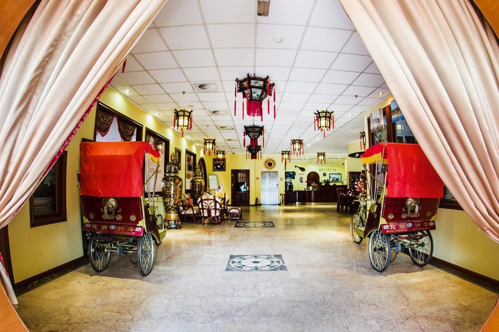 Hotel Pekin Wladyslawowo Ngoại thất bức ảnh